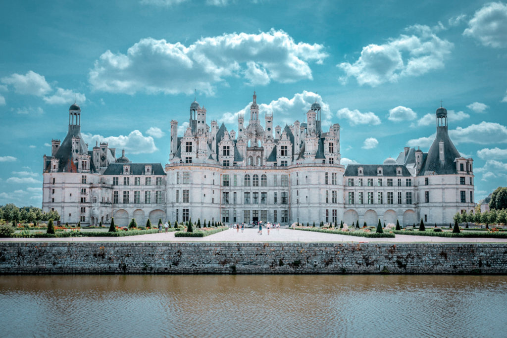 Chambord, France - 03 août 2019 : Le château de Chambord, Château de la Loire, France. Château de Chambord, le plus grand château du Val de Loire. Un site du patrimoine mondial de l'UNESCO en France