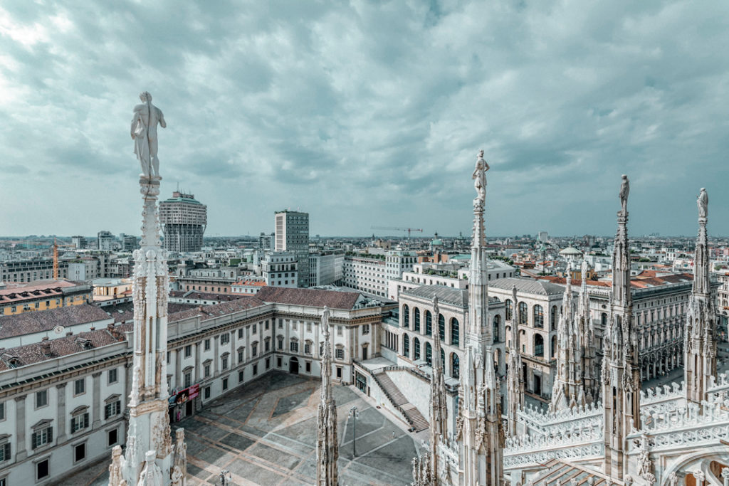 Vue aérienne de Milan depuis le Duomo, Italie, été 2019