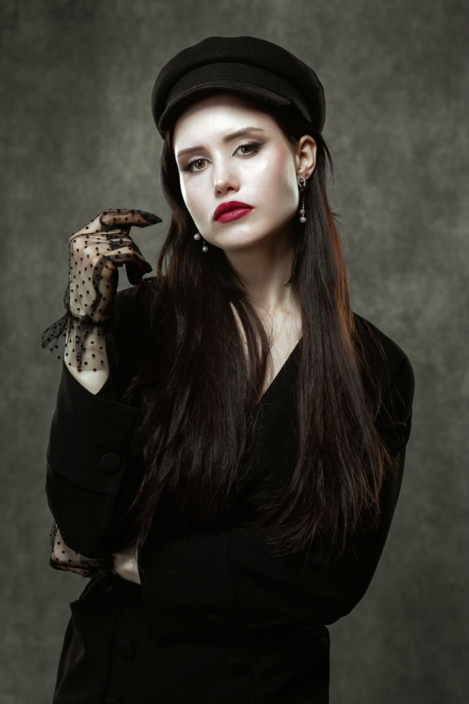 Portrait vintage en studio d'une femme élégante à Genève