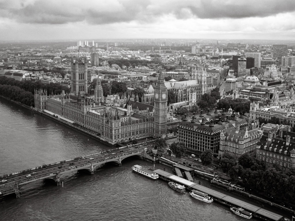 "Vue Aérienne des Monuments de Londres" © 2007 Benoît Bruchez. Photographie numérique de paysage urbain, Londres, Angleterre. 