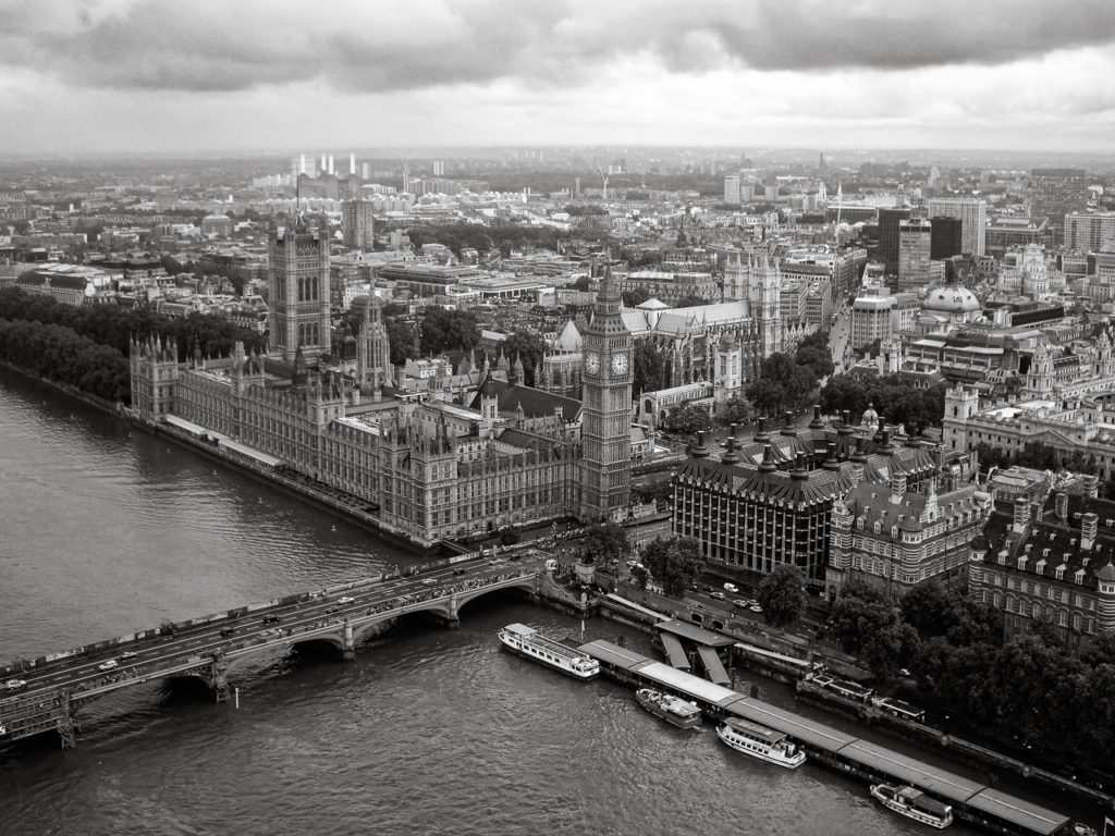 "Vue Aérienne des Monuments de Londres" © 2007 Benoît Bruchez. Photographie numérique de paysage urbain, Londres, Angleterre.