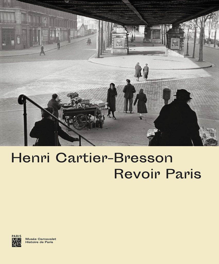  'Revoir Paris', la vision emblématique de Henri Cartier-Bresson sur la vie dans la capitale française après-guerre.